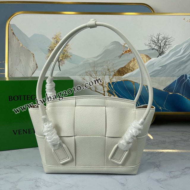 Bottega veneta高端女包 KF009 寶緹嘉爆款ARCO編織款荔枝紋石膏白手提包 BV經典款ARCO蝙蝠包  gxz1223